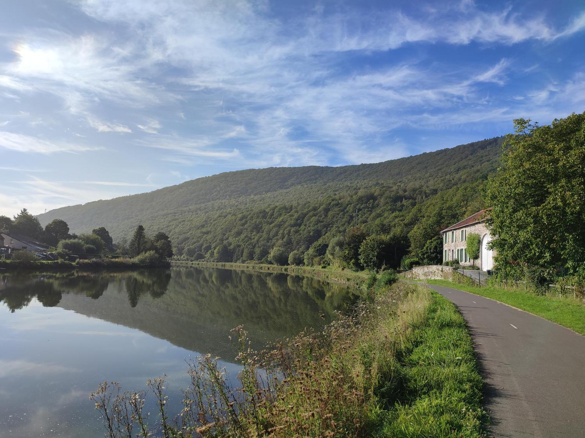 Entre Meuse Et Foret Revin  Exterior foto